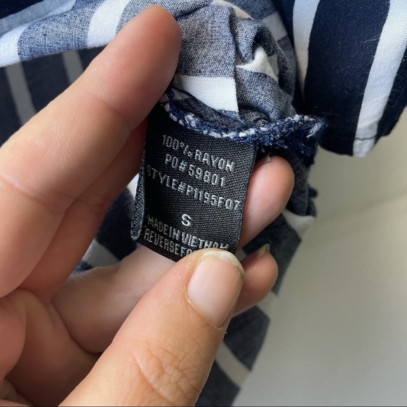 Timing crop top button up stripped top size small - Picture 5 of 5